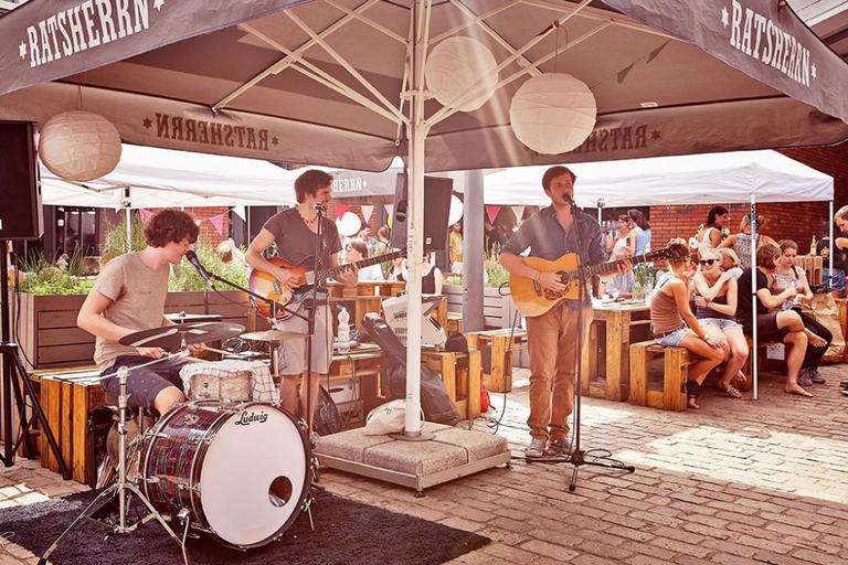 SofaConcerts Gastgeber Profil Foto Hallo Frau Nachbar Hamburg