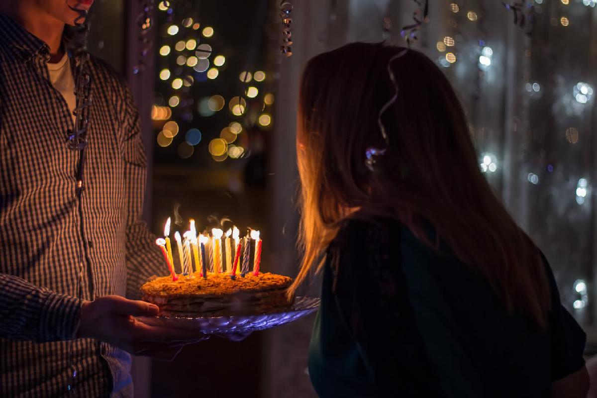 Geburtstagskuchen mit Kerzen