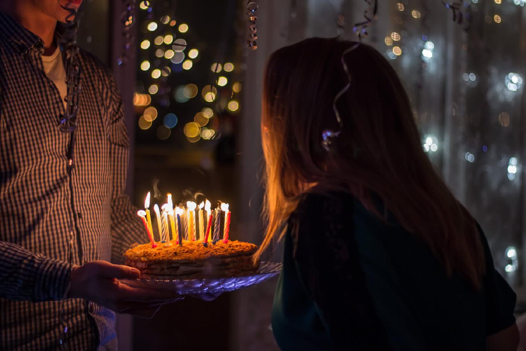 Geburtstag Kuchen mit Kerzen